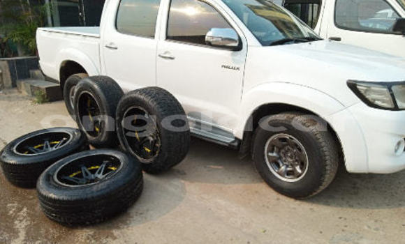 Comprar Usado Toyota Hilux Branco Carro em Benguela em Benguela Comprar Usado Toyota Hilux Branco Carro em Benguela em Benguela