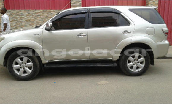 Comprar Usado Toyota Fortuner Prata Carro em Benguela em Benguela Comprar Usado Toyota Fortuner Prata Carro em Benguela em Benguela