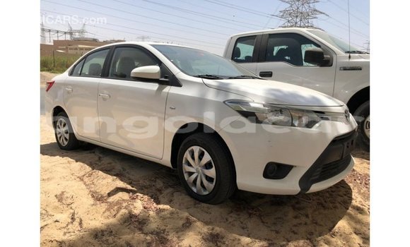 Comprar Importar Toyota Yaris Branco Carro em Import - Dubai em Bengo Province Comprar Importar Toyota Yaris Branco Carro em Import - Dubai em Bengo Province