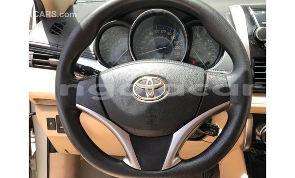 Comprar Importar Toyota Yaris Branco Carro em Import - Dubai em Bengo Province Comprar Importar Toyota Yaris Branco Carro em Import - Dubai em Bengo Province