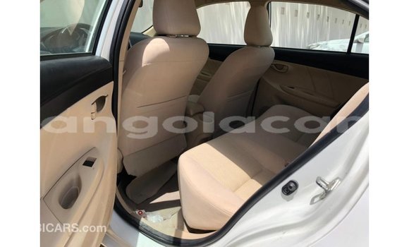 Comprar Importar Toyota Yaris Branco Carro em Import - Dubai em Bengo Province Comprar Importar Toyota Yaris Branco Carro em Import - Dubai em Bengo Province
