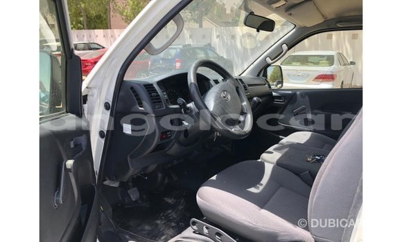 Comprar Importar Toyota Hiace Branco Carro em Import - Dubai em Bengo Province Comprar Importar Toyota Hiace Branco Carro em Import - Dubai em Bengo Province