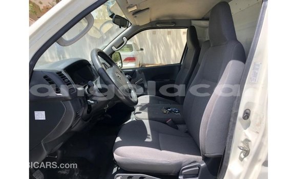 Comprar Importar Toyota Hiace Branco Carro em Import - Dubai em Bengo Province Comprar Importar Toyota Hiace Branco Carro em Import - Dubai em Bengo Province