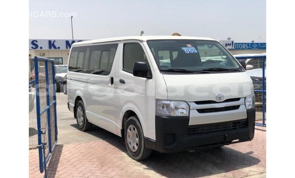 Comprar Importar Toyota Hiace Branco Carro em Import - Dubai em Bengo Province Comprar Importar Toyota Hiace Branco Carro em Import - Dubai em Bengo Province