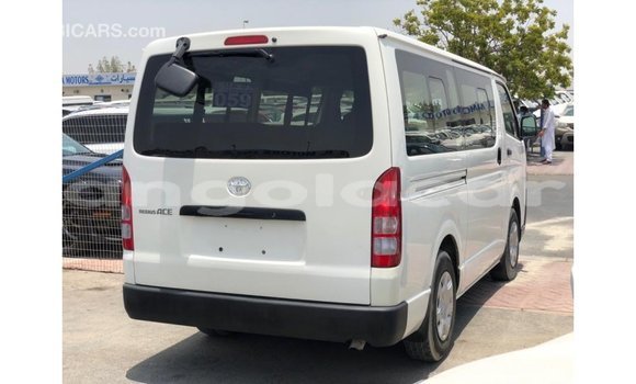 Comprar Importar Toyota Hiace Branco Carro em Import - Dubai em Bengo Province Comprar Importar Toyota Hiace Branco Carro em Import - Dubai em Bengo Province