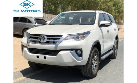 Acheter Import Voiture Toyota Fortuner Blanc à Import - Dubai, Province de Bengo Acheter Import Voiture Toyota Fortuner Blanc à Import - Dubai, Province de Bengo
