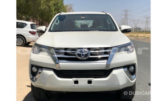 Acheter Import Voiture Toyota Fortuner Blanc à Import - Dubai, Province de Bengo Acheter Import Voiture Toyota Fortuner Blanc à Import - Dubai, Province de Bengo