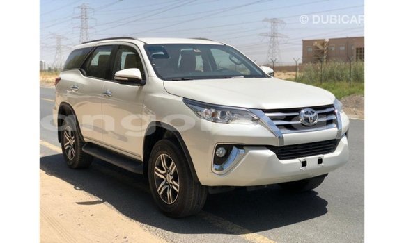 Acheter Import Voiture Toyota Fortuner Blanc à Import - Dubai, Province de Bengo Acheter Import Voiture Toyota Fortuner Blanc à Import - Dubai, Province de Bengo