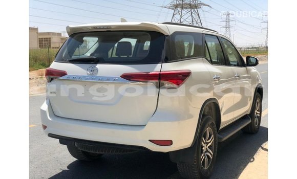 Acheter Import Voiture Toyota Fortuner Blanc à Import - Dubai, Province de Bengo Acheter Import Voiture Toyota Fortuner Blanc à Import - Dubai, Province de Bengo
