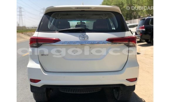 Acheter Import Voiture Toyota Fortuner Blanc à Import - Dubai, Province de Bengo Acheter Import Voiture Toyota Fortuner Blanc à Import - Dubai, Province de Bengo