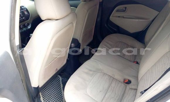 Acheter Occasion Voiture Kia rio Blanc à Luanda, Province de Luanda Acheter Occasion Voiture Kia rio Blanc à Luanda, Province de Luanda