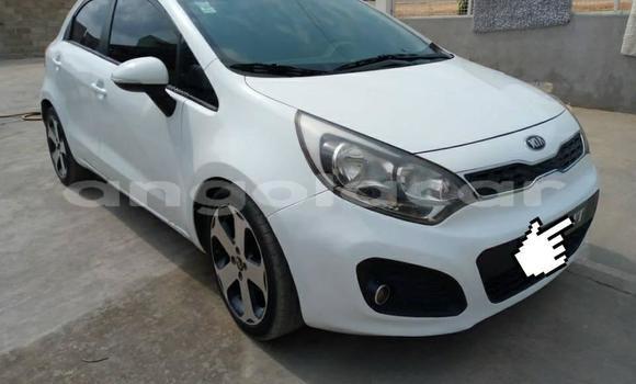 Acheter Occasion Voiture Kia rio Blanc à Luanda, Province de Luanda Acheter Occasion Voiture Kia rio Blanc à Luanda, Province de Luanda