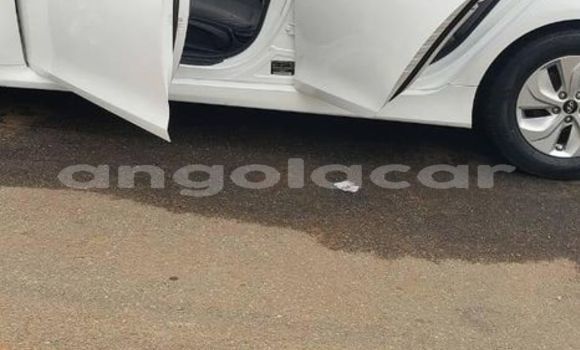 Buy Used Hyundai Sonata White Car in Luanda in Luanda Province Buy Used Hyundai Sonata White Car in Luanda in Luanda Province