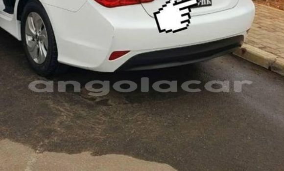 Buy Used Hyundai Sonata White Car in Luanda in Luanda Province Buy Used Hyundai Sonata White Car in Luanda in Luanda Province