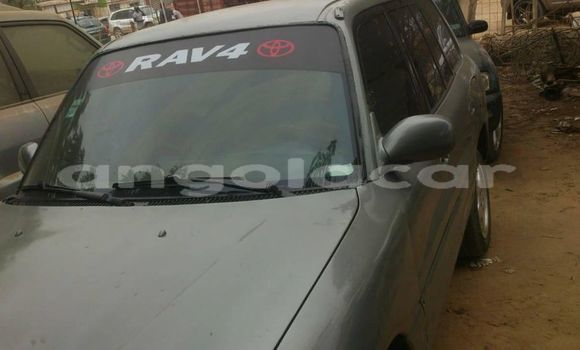 Acheter Occasion Voiture Toyota RAV4 Gris à Luanda, Province de Luanda Acheter Occasion Voiture Toyota RAV4 Gris à Luanda, Province de Luanda