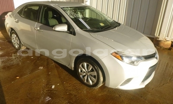 Comprar Usado Toyota Corolla Branco Carro em Luanda em Luanda Province