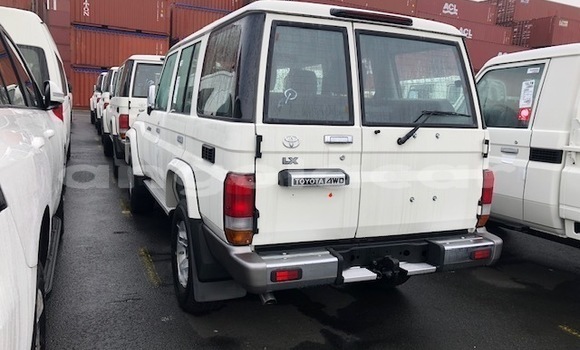 Buy Used Toyota Land Cruiser White Car in Benguela in Benguela Buy Used Toyota Land Cruiser White Car in Benguela in Benguela