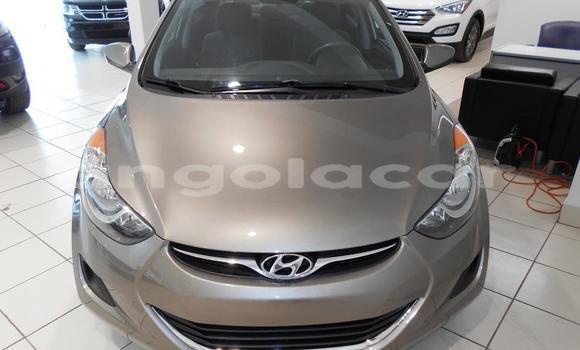 Comprar Usado Hyundai Elantra Branco Carro em Luena em Moxico