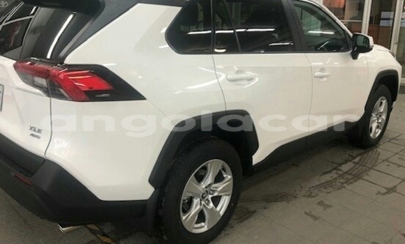Comprar Usado Toyota RAV4 Branco Carro em Luena em Moxico Comprar Usado Toyota RAV4 Branco Carro em Luena em Moxico
