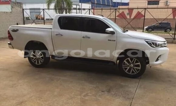 Comprar Usado Toyota Hilux Branco Carro em Luena em Moxico Comprar Usado Toyota Hilux Branco Carro em Luena em Moxico