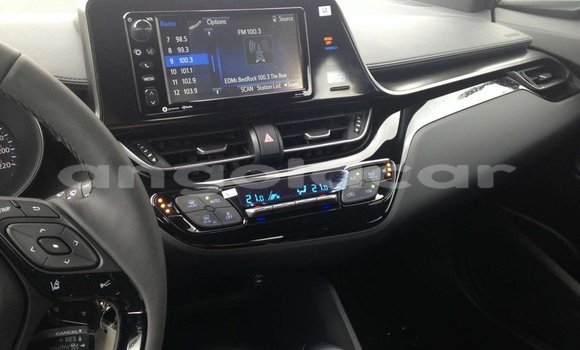 Comprar Usado Toyota C-HR Prata Carro em Luena em Moxico Comprar Usado Toyota C-HR Prata Carro em Luena em Moxico