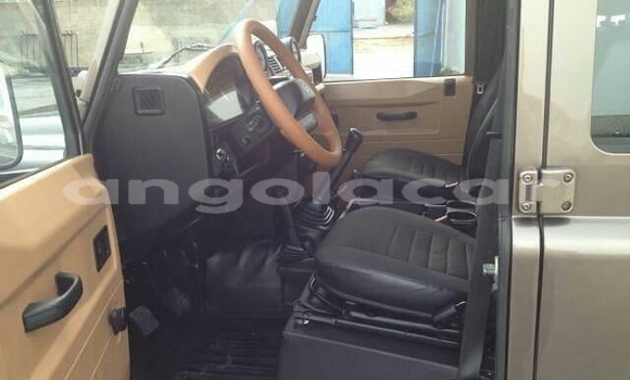 Comprar Usado Land Rover Defender Outro Carro em Luena em Moxico Comprar Usado Land Rover Defender Outro Carro em Luena em Moxico