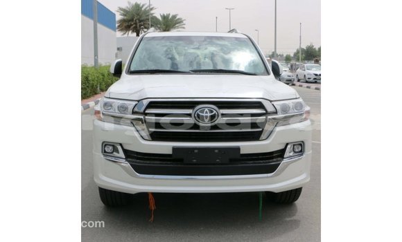 Acheter Import Voiture Toyota Land Cruiser Blanc à Import - Dubai, Province de Bengo Acheter Import Voiture Toyota Land Cruiser Blanc à Import - Dubai, Province de Bengo