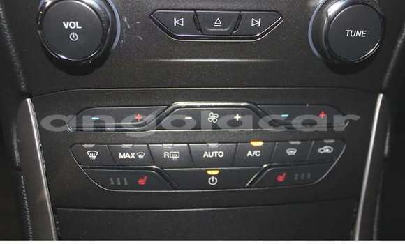 Comprar Usado Ford Edge Vermelho Carro em Luena em Moxico Comprar Usado Ford Edge Vermelho Carro em Luena em Moxico