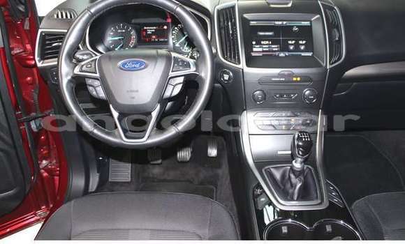 Comprar Usado Ford Edge Vermelho Carro em Luena em Moxico Comprar Usado Ford Edge Vermelho Carro em Luena em Moxico