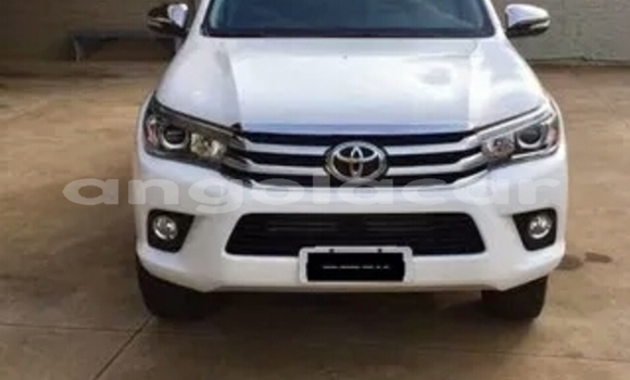 Comprar Usado Toyota Hilux Branco Carro em Luena em Moxico Comprar Usado Toyota Hilux Branco Carro em Luena em Moxico