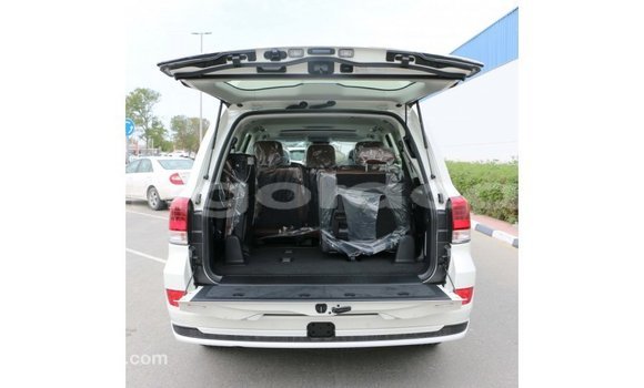 Acheter Import Voiture Toyota Land Cruiser Blanc à Import - Dubai, Province de Bengo Acheter Import Voiture Toyota Land Cruiser Blanc à Import - Dubai, Province de Bengo