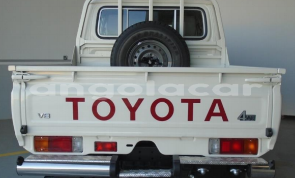 Buy Used Toyota Land Cruiser White Car in Luena in Moxico Buy Used Toyota Land Cruiser White Car in Luena in Moxico