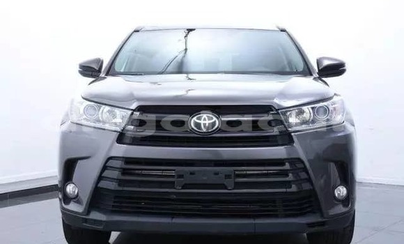 Buy Used Toyota Highlander Silver Car in Luanda in Luanda Province