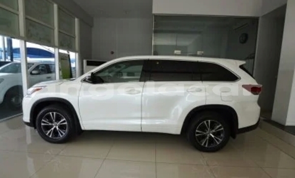 Buy Used Toyota Highlander White Car in Luena in Moxico Buy Used Toyota Highlander White Car in Luena in Moxico