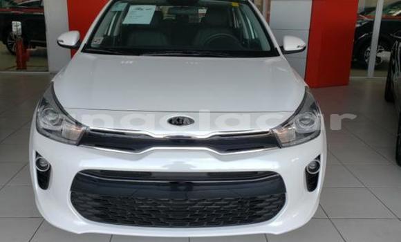 Acheter Occasion Voiture Kia rio Blanc à Luena, Moxico Acheter Occasion Voiture Kia rio Blanc à Luena, Moxico