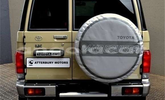 Acheter Occasion Voiture Toyota Land Cruiser Beige à Catabola, Bie Acheter Occasion Voiture Toyota Land Cruiser Beige à Catabola, Bie