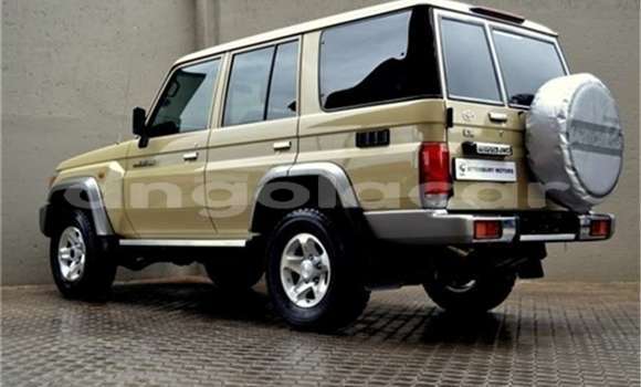 Acheter Occasion Voiture Toyota Land Cruiser Beige à Catabola, Bie Acheter Occasion Voiture Toyota Land Cruiser Beige à Catabola, Bie