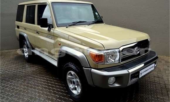 Acheter Occasion Voiture Toyota Land Cruiser Beige à Catabola, Bie Acheter Occasion Voiture Toyota Land Cruiser Beige à Catabola, Bie