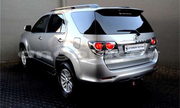 Acheter Occasion Voiture Toyota Fortuner Gris à Lubango, Huila Acheter Occasion Voiture Toyota Fortuner Gris à Lubango, Huila
