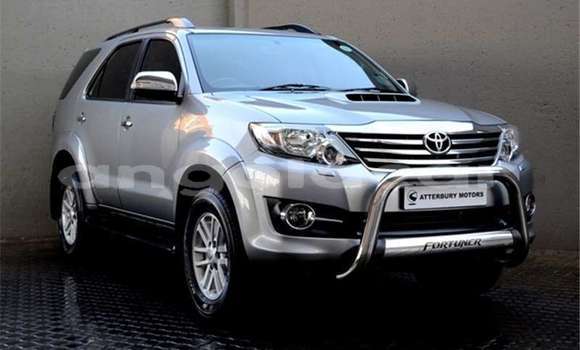 Acheter Occasion Voiture Toyota Fortuner Gris à Lubango, Huila Acheter Occasion Voiture Toyota Fortuner Gris à Lubango, Huila