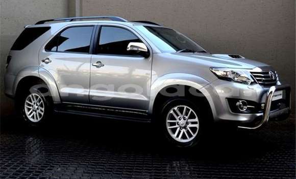 Acheter Occasion Voiture Toyota Fortuner Gris à Lubango, Huila Acheter Occasion Voiture Toyota Fortuner Gris à Lubango, Huila