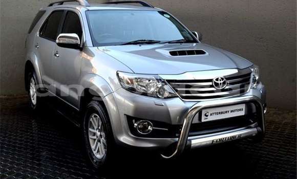 Acheter Occasion Voiture Toyota Fortuner Gris à Lubango, Huila Acheter Occasion Voiture Toyota Fortuner Gris à Lubango, Huila