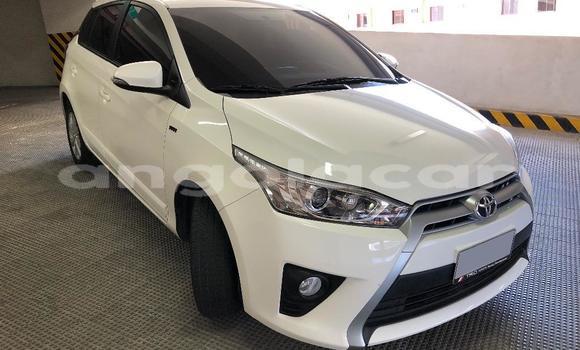 Comprar Usado Toyota Yaris Branco Carro em N'zeto em Zaire
