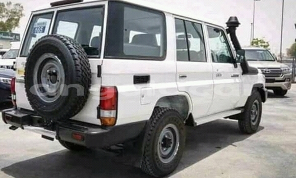 Buy Used Toyota Land Cruiser White Car in Luena in Moxico Buy Used Toyota Land Cruiser White Car in Luena in Moxico