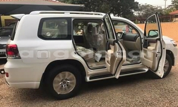 Buy Used Toyota Land Cruiser White Car in N'zeto in Zaire Buy Used Toyota Land Cruiser White Car in N'zeto in Zaire