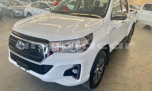 Comprar Novo Toyota Hilux Branco Carro em Luena em Moxico Comprar Novo Toyota Hilux Branco Carro em Luena em Moxico
