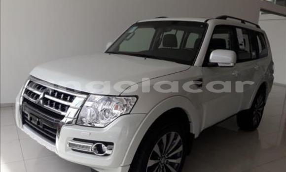 Comprar Usado Mitsubishi Pajero Branco Carro em N'zeto em Zaire Comprar Usado Mitsubishi Pajero Branco Carro em N'zeto em Zaire