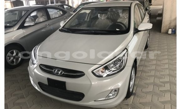 Comprar Novo Hyundai Accent Branco Carro em N'zeto em Zaire
