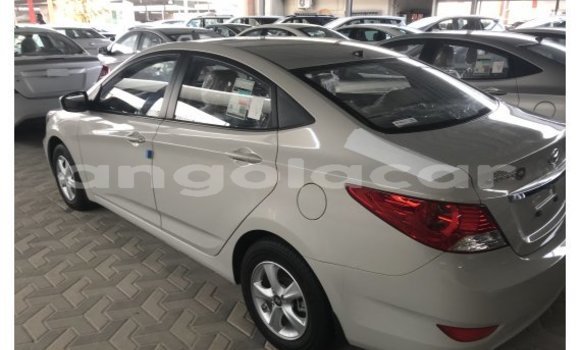 Buy New Hyundai Accent White Car in N'zeto in Zaire Buy New Hyundai Accent White Car in N'zeto in Zaire