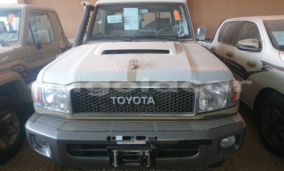 Comprar Novo Toyota Land Cruiser Branco Carro em Luena em Moxico Comprar Novo Toyota Land Cruiser Branco Carro em Luena em Moxico